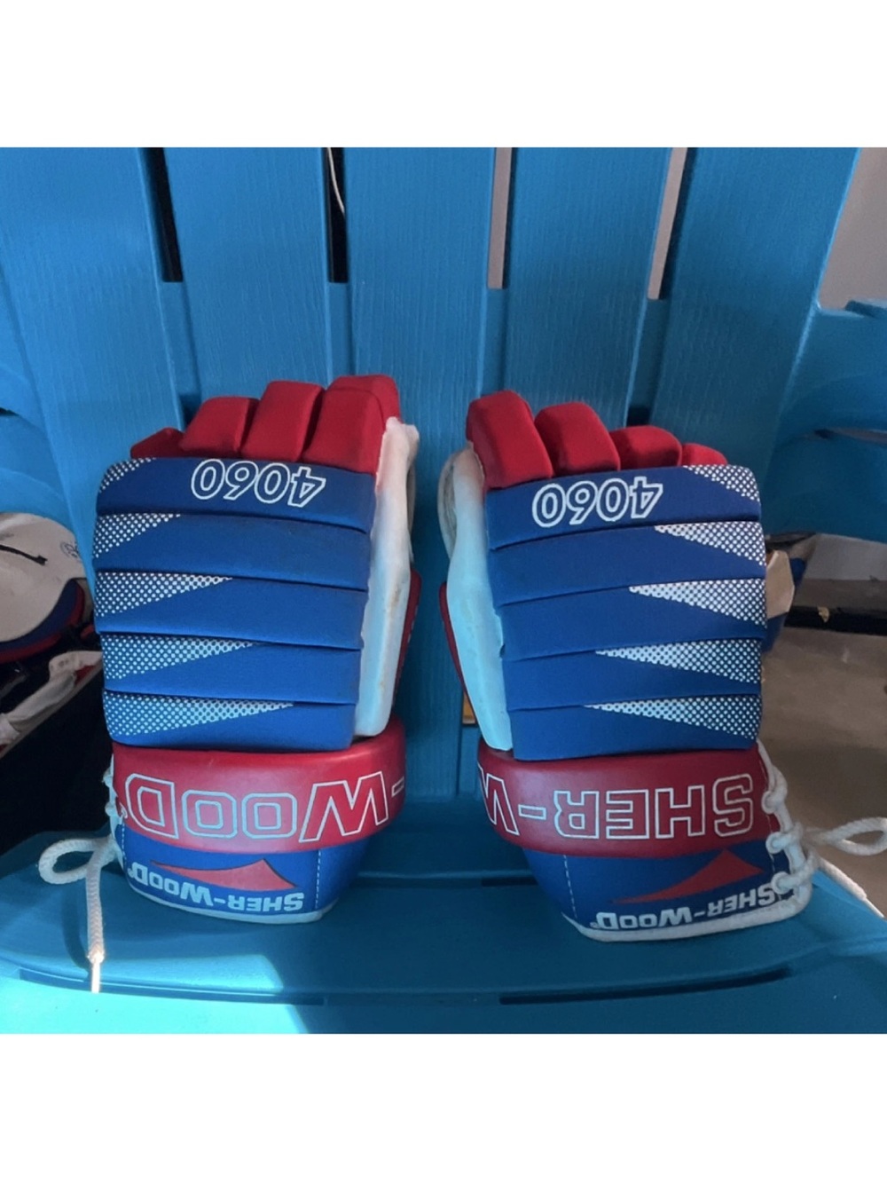 4060 Red & Blue Men's Hockey Gloves